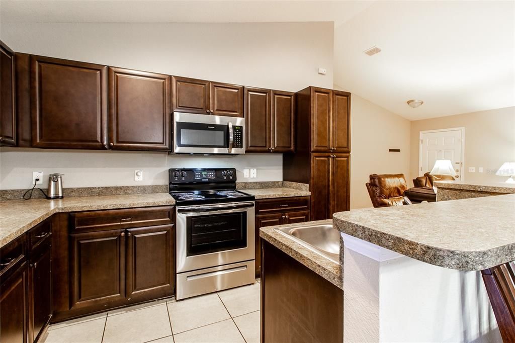 For Sale: $259,900 (3 beds, 2 baths, 1285 Square Feet)