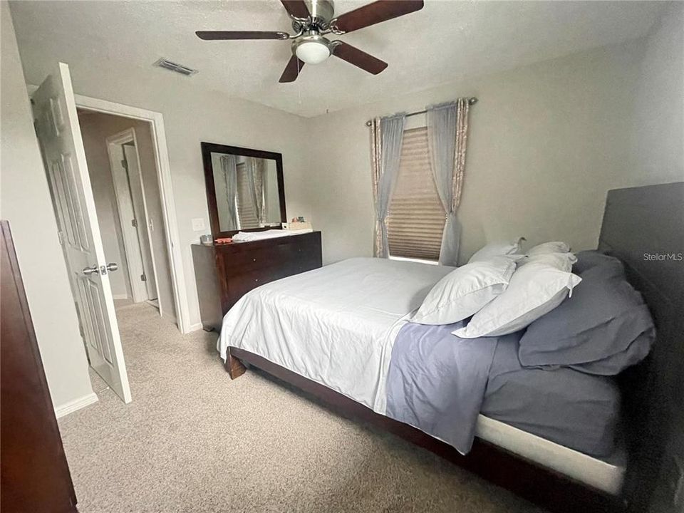 For Rent: $2,300 (2 beds, 1 baths, 1018 Square Feet)
