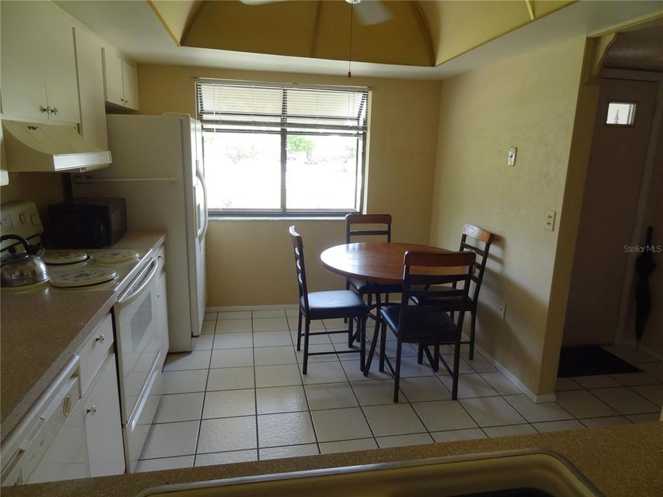 For Sale: $149,900 (2 beds, 2 baths, 1210 Square Feet)