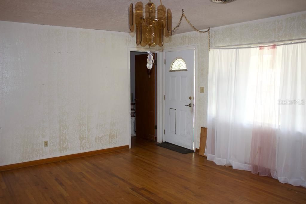 For Sale: $235,000 (4 beds, 2 baths, 1530 Square Feet)