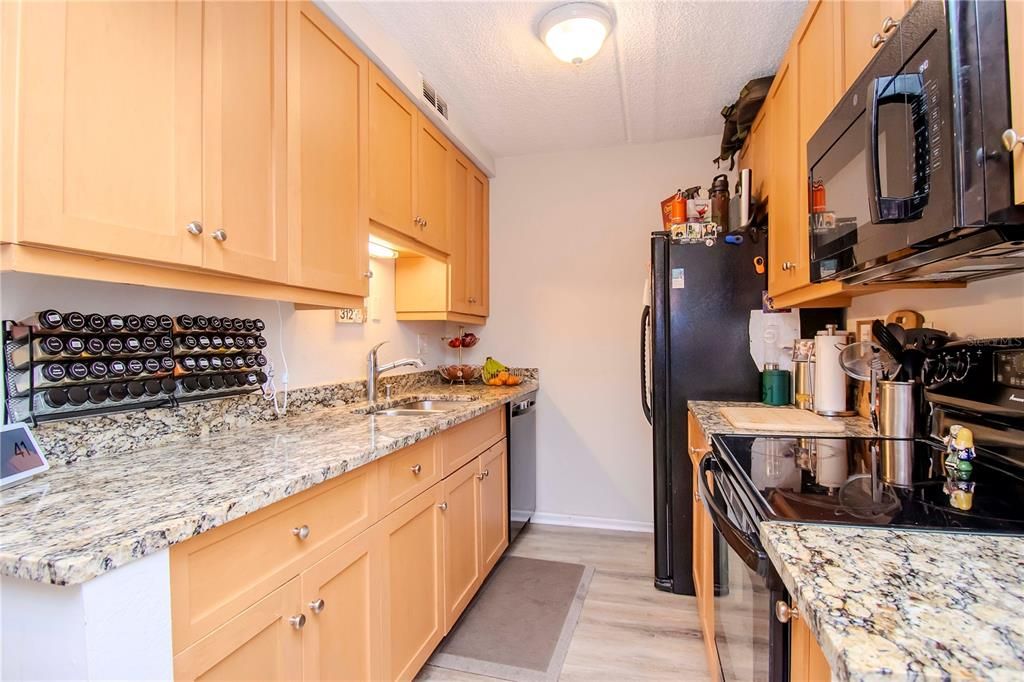 Recently Rented: $1,750 (1 beds, 1 baths, 728 Square Feet)