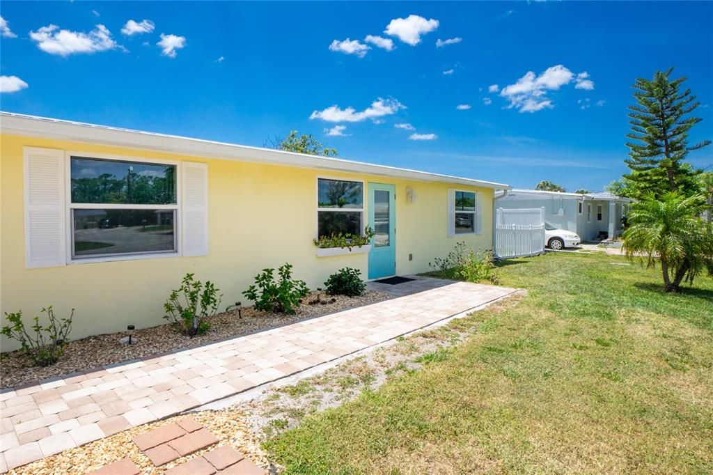 Recently Sold: $450,000 (2 beds, 2 baths, 1000 Square Feet)