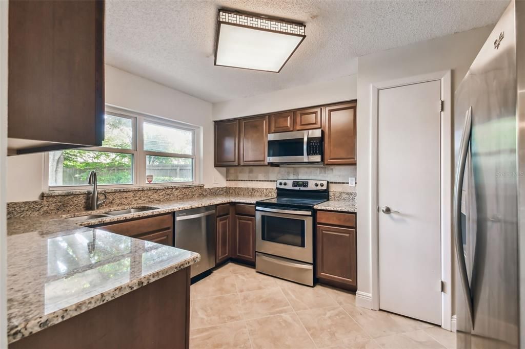 For Sale: $425,000 (3 beds, 2 baths, 1240 Square Feet)