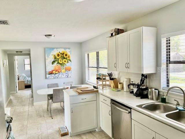 Recently Rented: $2,395 (3 beds, 1 baths, 1251 Square Feet)