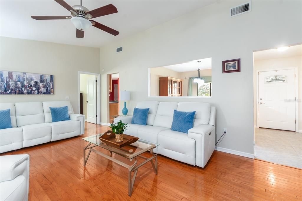 Active With Contract: $320,000 (3 beds, 2 baths, 1416 Square Feet)