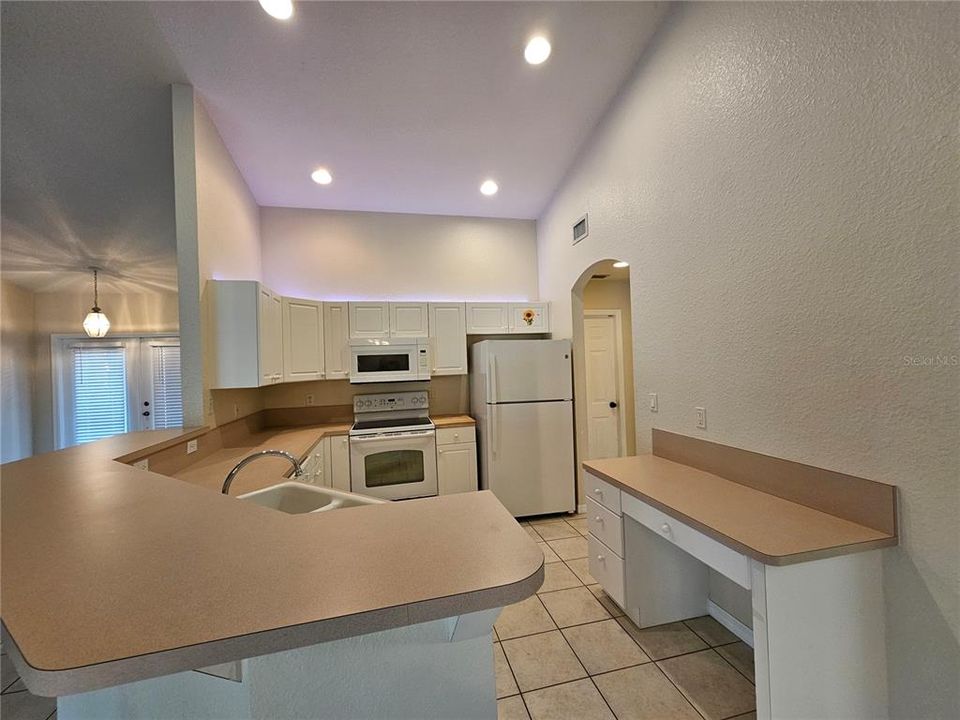 For Rent: $2,575 (3 beds, 2 baths, 1646 Square Feet)