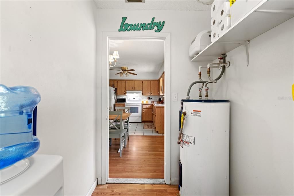For Sale: $385,000 (3 beds, 2 baths, 932 Square Feet)