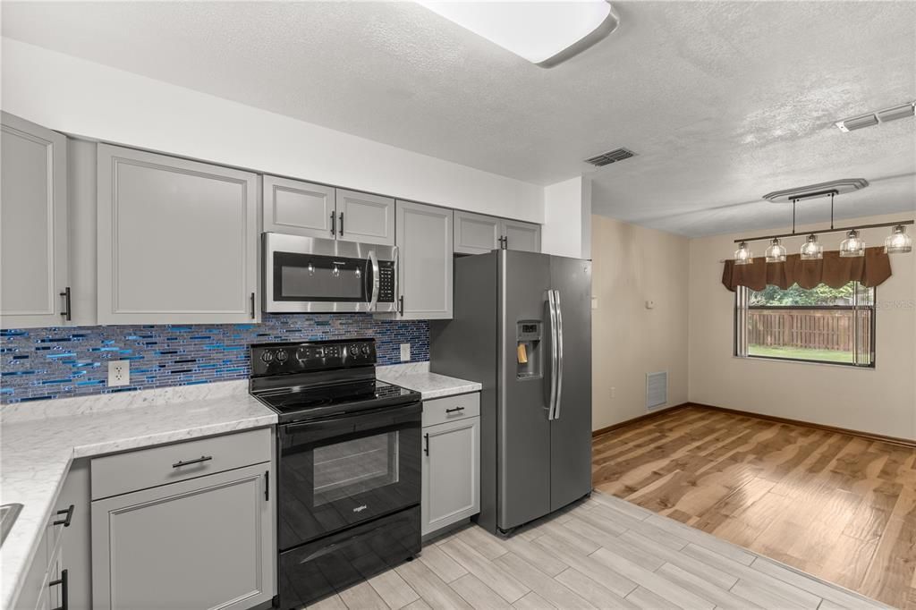 For Sale: $268,500 (3 beds, 2 baths, 1376 Square Feet)