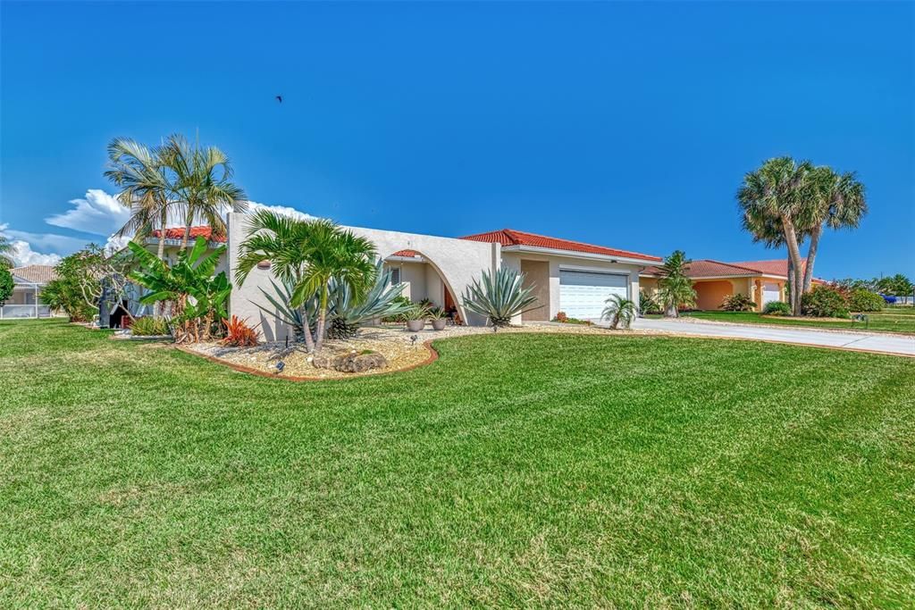 Active With Contract: $509,900 (3 beds, 2 baths, 1741 Square Feet)