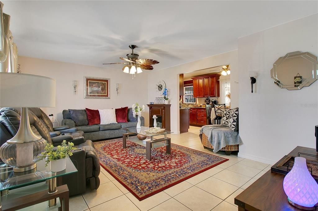For Sale: $340,000 (3 beds, 1 baths, 1286 Square Feet)