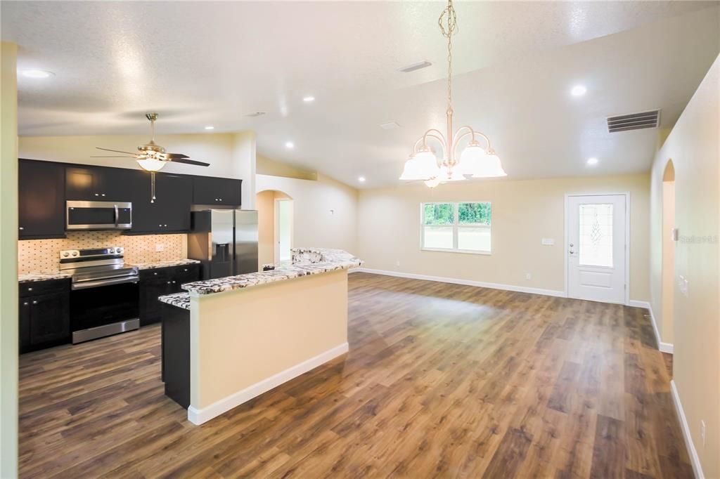 For Sale: $329,900 (3 beds, 2 baths, 1628 Square Feet)