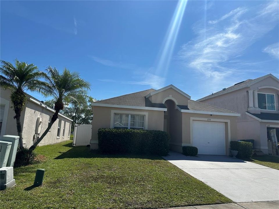 Active With Contract: $2,600 (3 beds, 2 baths, 1219 Square Feet)