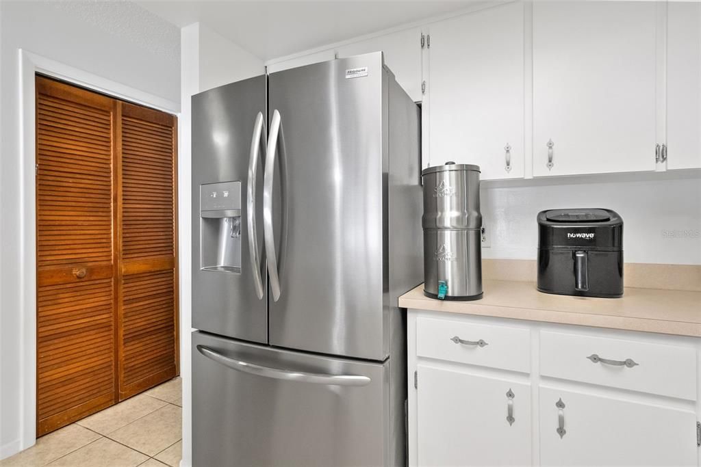For Sale: $324,500 (3 beds, 2 baths, 1907 Square Feet)