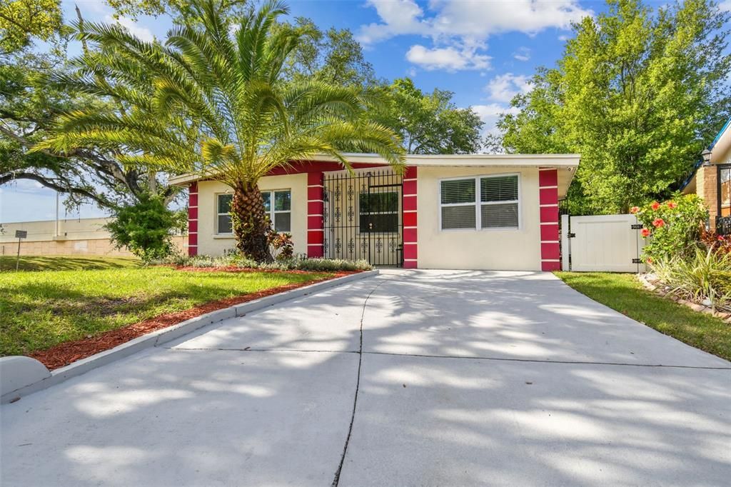 For Sale: $450,000 (3 beds, 2 baths, 1396 Square Feet)