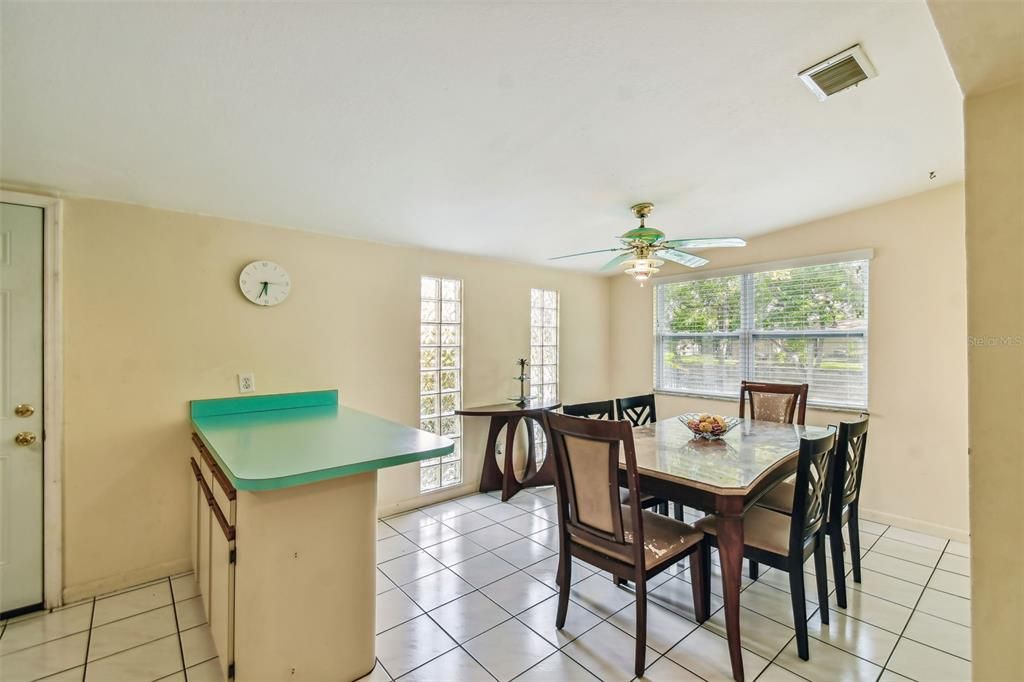 For Sale: $450,000 (3 beds, 2 baths, 1396 Square Feet)