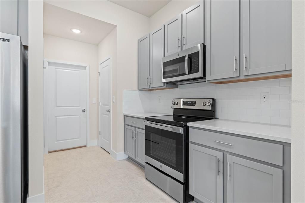 Active With Contract: $345,000 (3 beds, 2 baths, 1721 Square Feet)