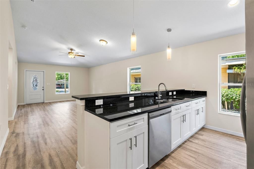 Active With Contract: $375,000 (3 beds, 2 baths, 1267 Square Feet)