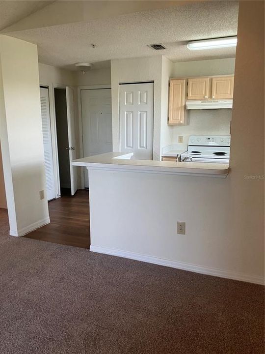 Active With Contract: $139,900 (1 beds, 1 baths, 618 Square Feet)