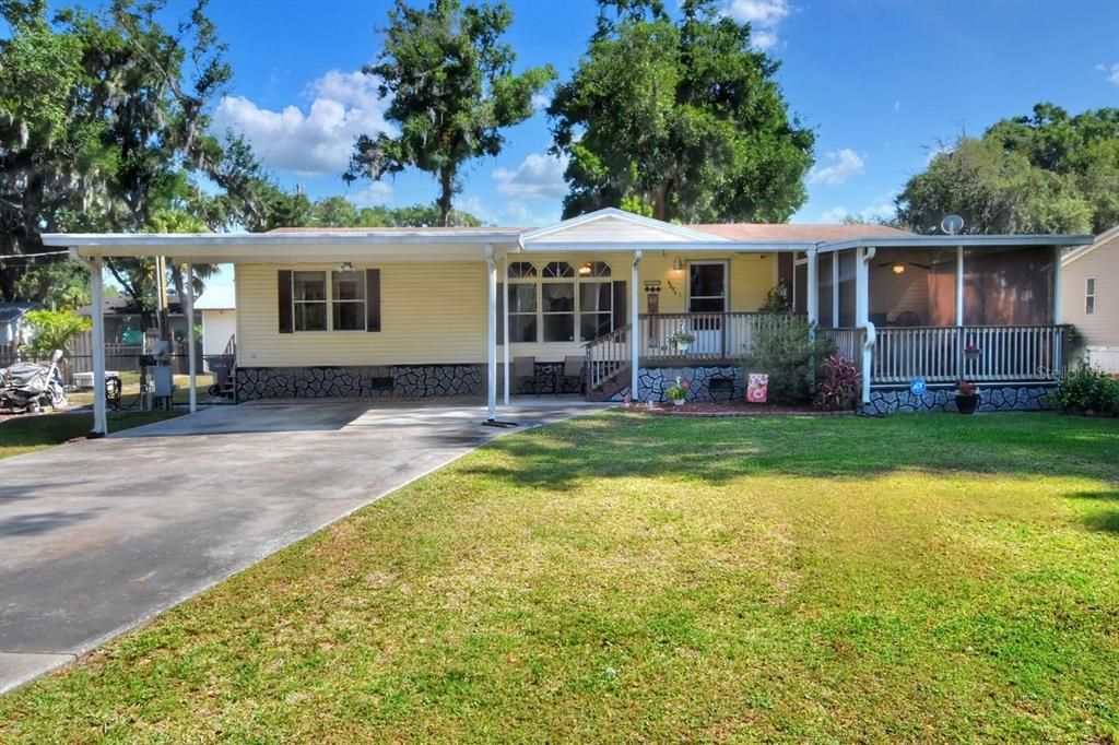 Recently Sold: $220,000 (3 beds, 2 baths, 1352 Square Feet)