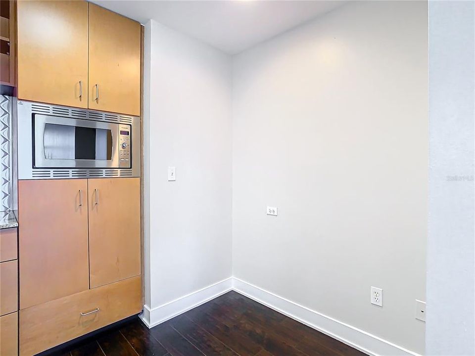For Rent: $3,800 (2 beds, 2 baths, 1320 Square Feet)