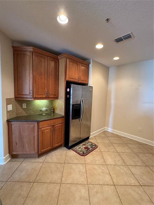 For Rent: $2,995 (3 beds, 2 baths, 2085 Square Feet)