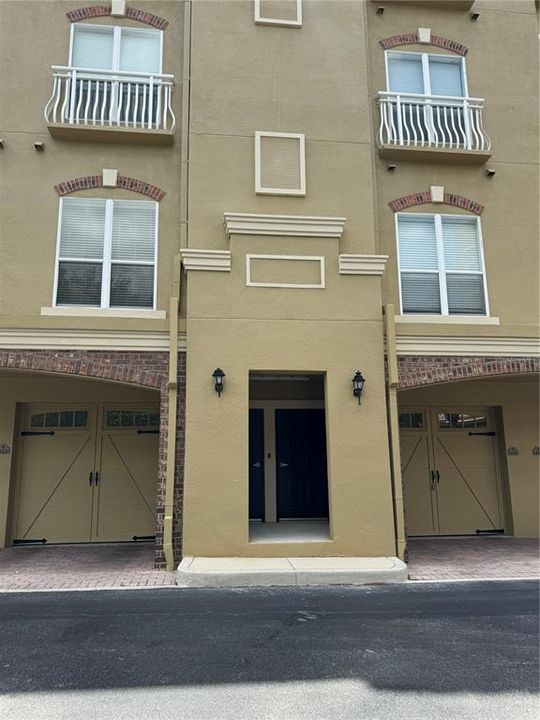 For Rent: $2,995 (3 beds, 2 baths, 2085 Square Feet)