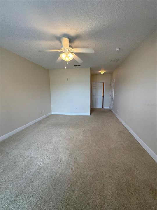 For Rent: $2,995 (3 beds, 2 baths, 2085 Square Feet)