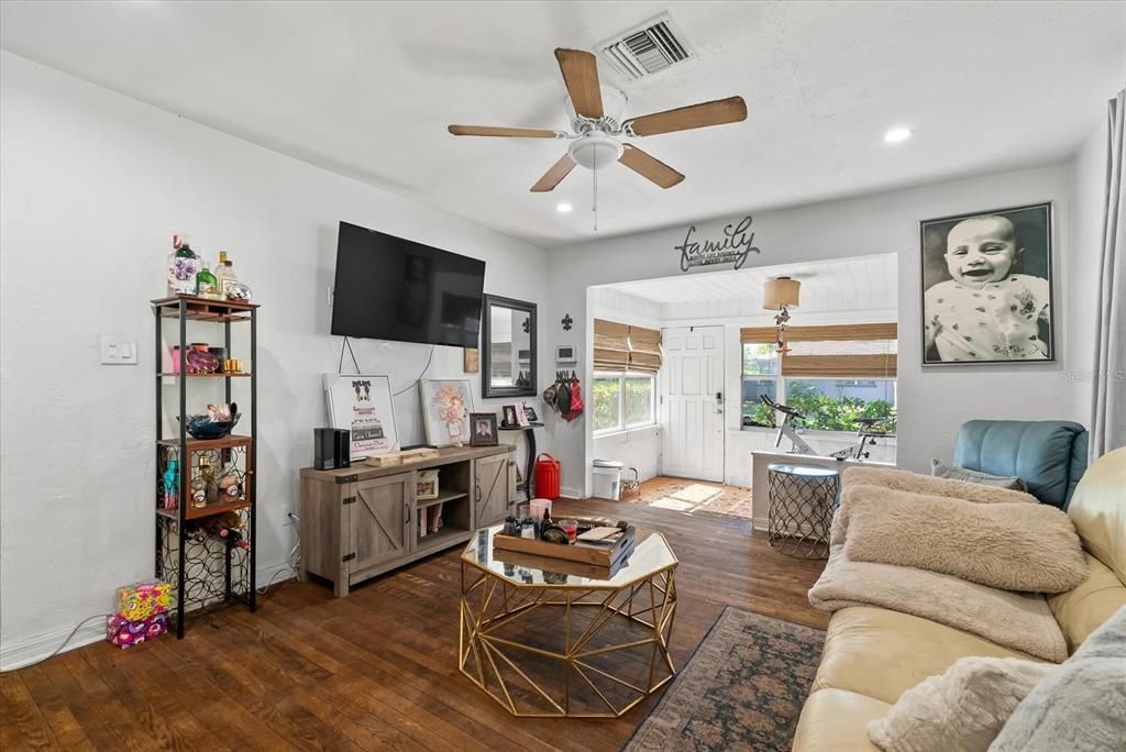 Active With Contract: $399,000 (3 beds, 2 baths, 1370 Square Feet)