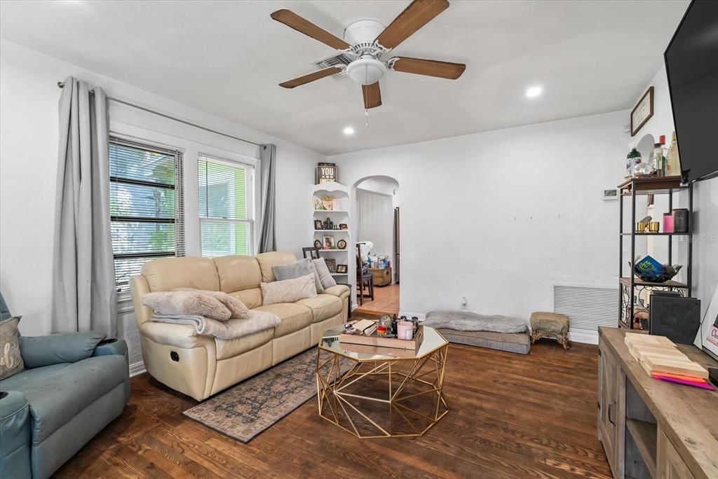 Active With Contract: $399,000 (3 beds, 2 baths, 1370 Square Feet)