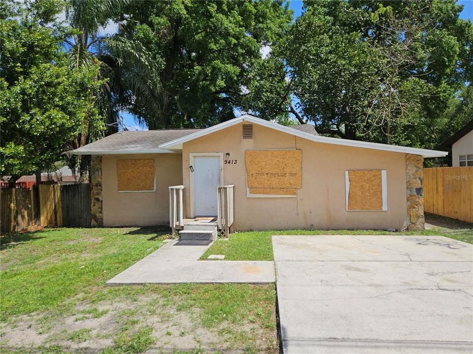 For Sale: $159,900 (3 beds, 2 baths, 920 Square Feet)