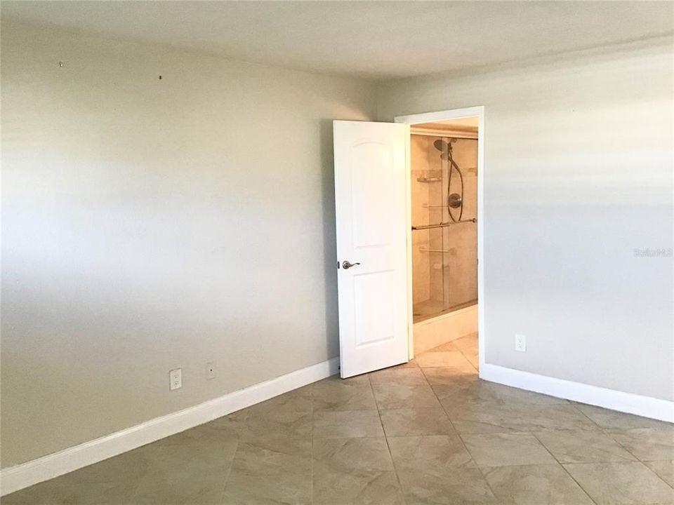 Active With Contract: $270,000 (1 beds, 1 baths, 805 Square Feet)