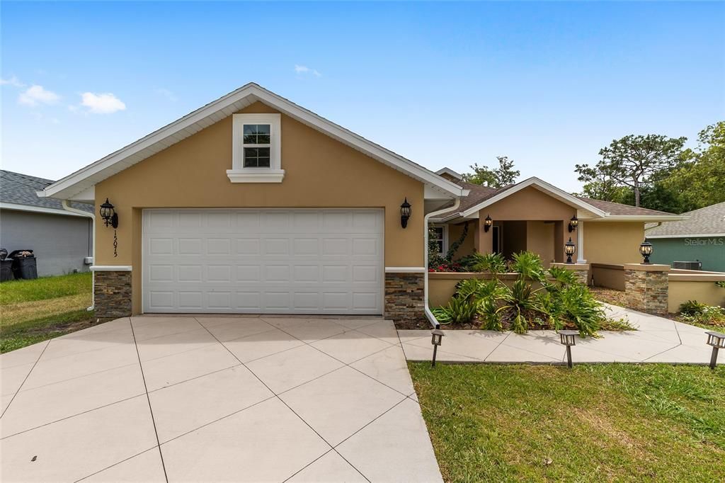 Active With Contract: $309,999 (3 beds, 2 baths, 1630 Square Feet)