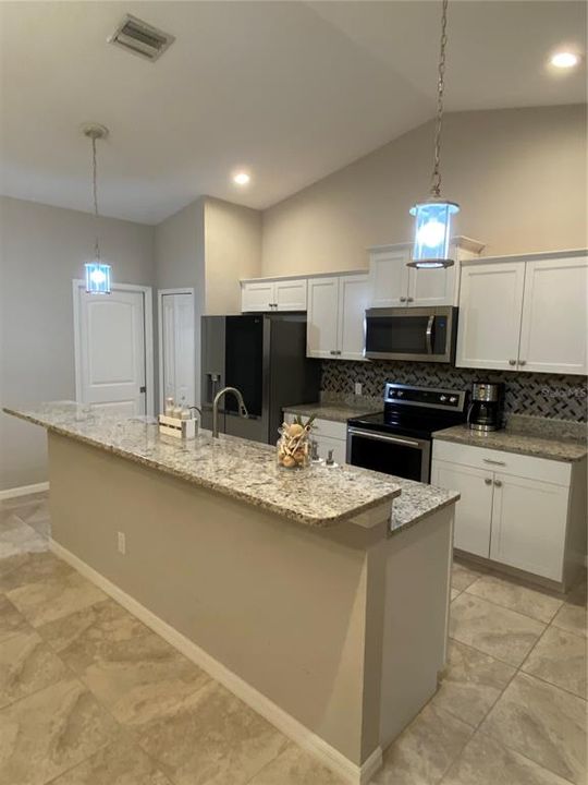 Active With Contract: $333,000 (3 beds, 2 baths, 1407 Square Feet)