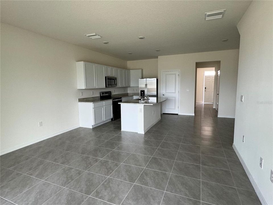 For Rent: $2,250 (3 beds, 2 baths, 1673 Square Feet)