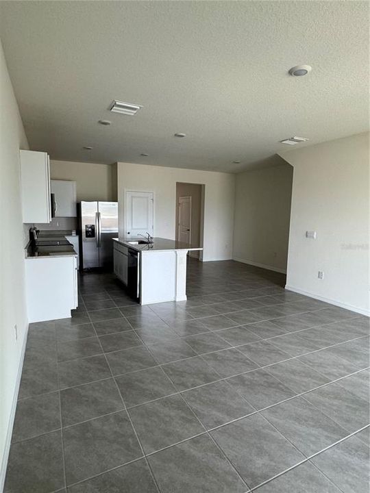 For Rent: $2,250 (3 beds, 2 baths, 1673 Square Feet)