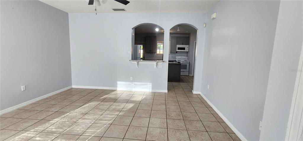 For Rent: $1,850 (3 beds, 2 baths, 1090 Square Feet)