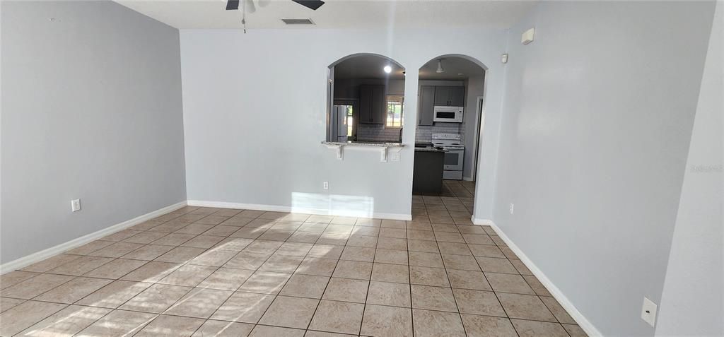 For Rent: $1,850 (3 beds, 2 baths, 1090 Square Feet)