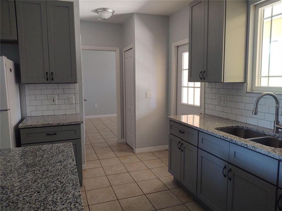 For Rent: $1,850 (3 beds, 2 baths, 1090 Square Feet)