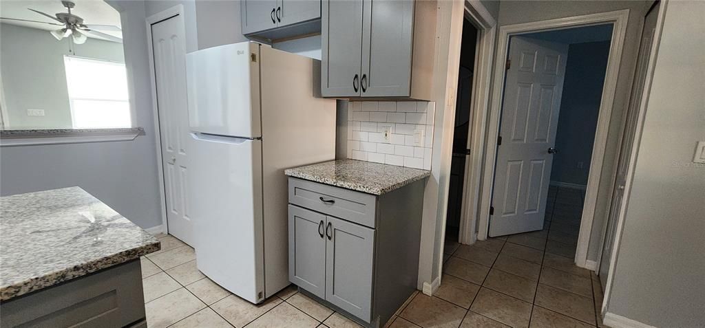 For Rent: $1,800 (3 beds, 2 baths, 1090 Square Feet)