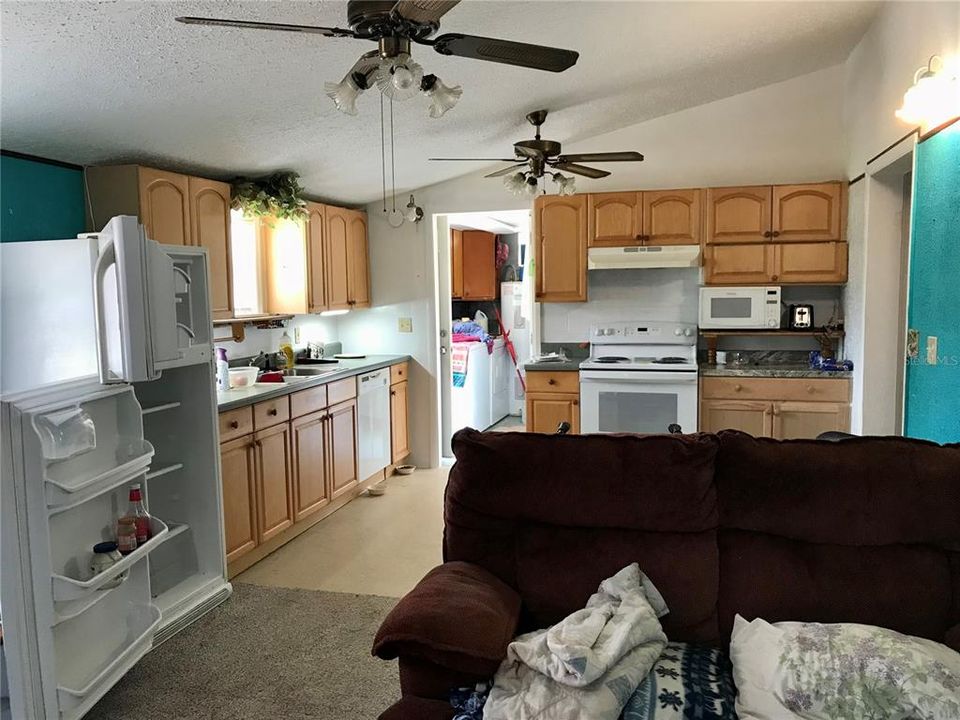 For Sale: $135,000 (1 beds, 1 baths, 818 Square Feet)