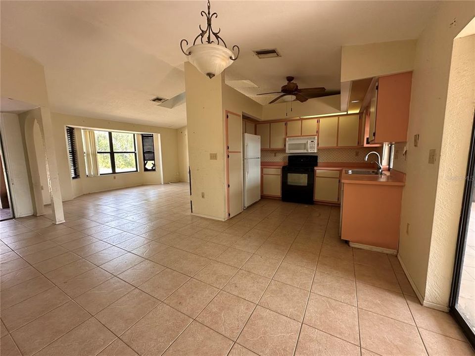 Active With Contract: $249,900 (3 beds, 2 baths, 1420 Square Feet)