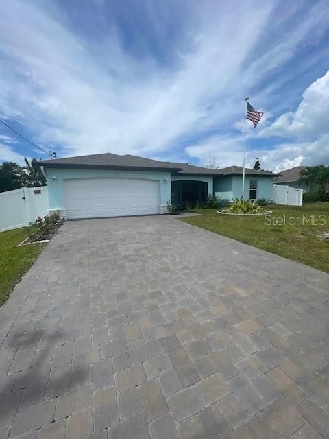 Recently Sold: $448,000 (3 beds, 2 baths, 1619 Square Feet)