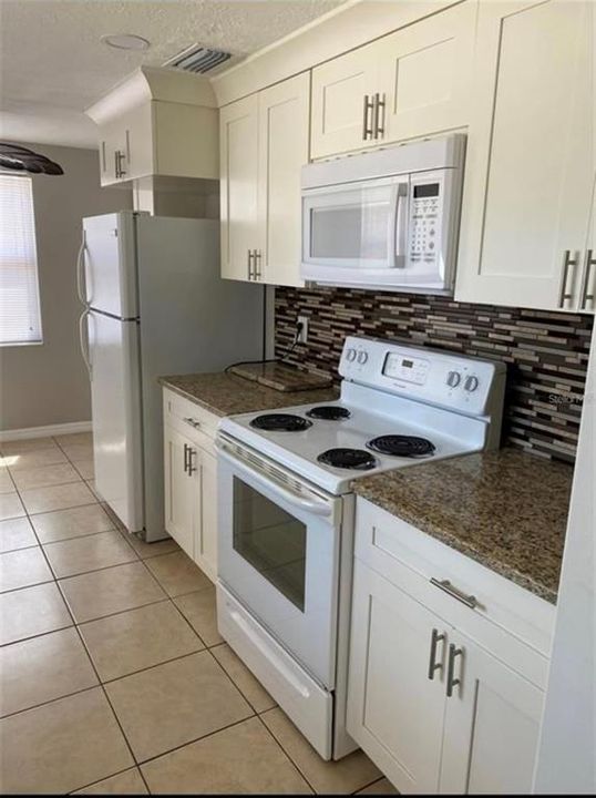 For Rent: $1,700 (2 beds, 1 baths, 928 Square Feet)