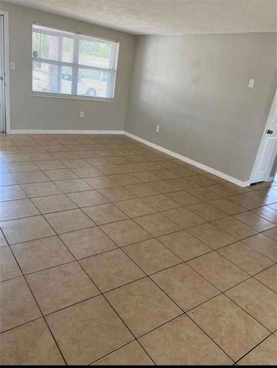 For Rent: $1,700 (2 beds, 1 baths, 928 Square Feet)