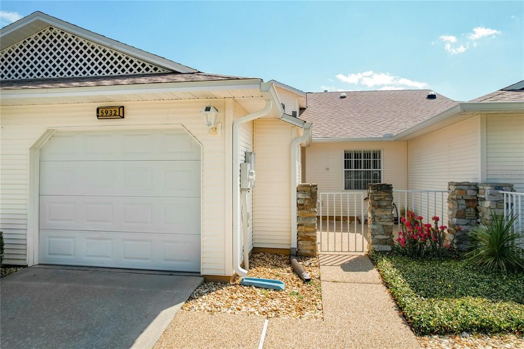 For Sale: $239,000 (2 beds, 2 baths, 1210 Square Feet)