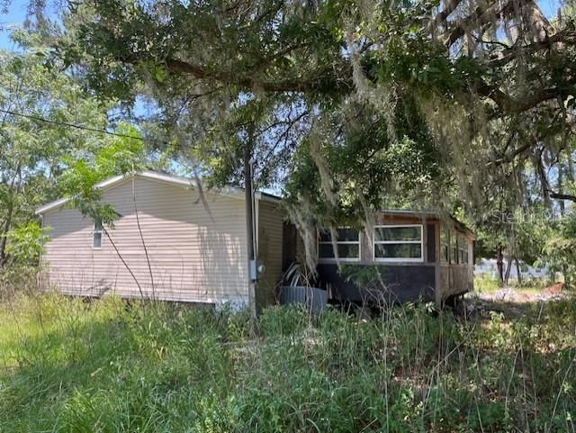Recently Sold: $65,000 (3 beds, 2 baths, 1296 Square Feet)