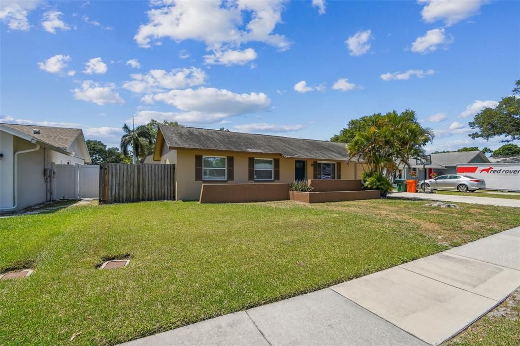 Active With Contract: $354,900 (3 beds, 2 baths, 1204 Square Feet)