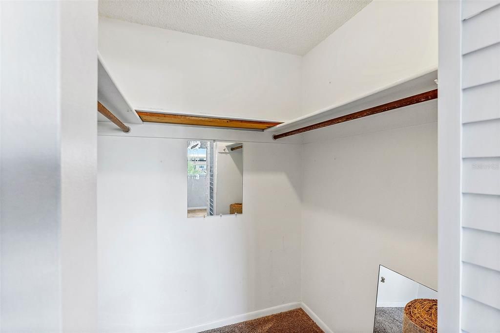 For Sale: $200,000 (2 beds, 2 baths, 1235 Square Feet)