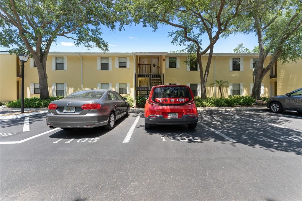 Active With Contract: $274,900 (2 beds, 2 baths, 910 Square Feet)