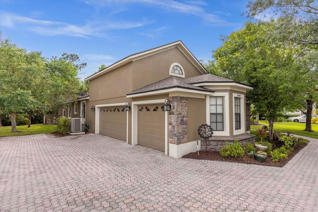 Active With Contract: $965,000 (4 beds, 3 baths, 3488 Square Feet)